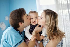 Những Đứa Trẻ “Ba Bố Mẹ” Đã Trưởng Thành Một Cách Khỏe Mạnh