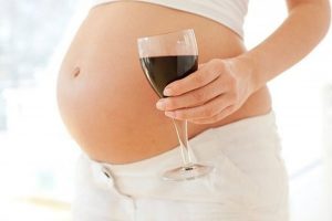 Uống Rượu Vừa Phải Có Thể Không Ảnh Hưởng Đến Khả Năng Sinh Sản Của Nữ Giới